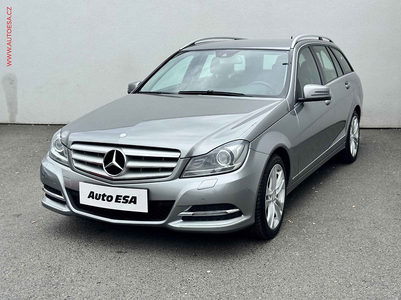 Mercedes-Benz Třídy C (2013) 1.8CGi C200, Avantgarde - fotka 3 z 16