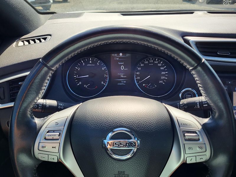 Nissan Qashqai 1.2 DIG-T 85kW - fotka 10 z 46