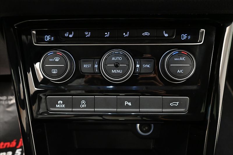 Volkswagen Touran 2,0 TDI 110 KW DSG 7 MÍST Záru - fotka 21 z 34