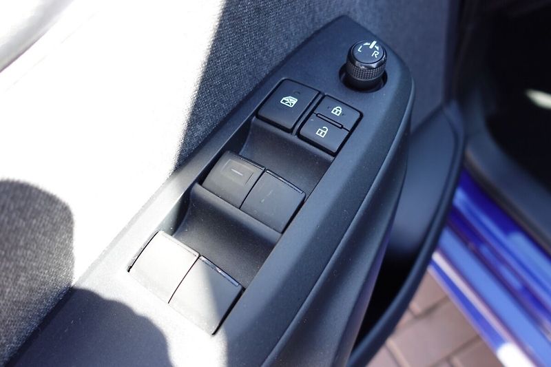 Toyota Yaris ZLEVNĚNO 1,5 HSD Comfort Style - fotka 10 z 28