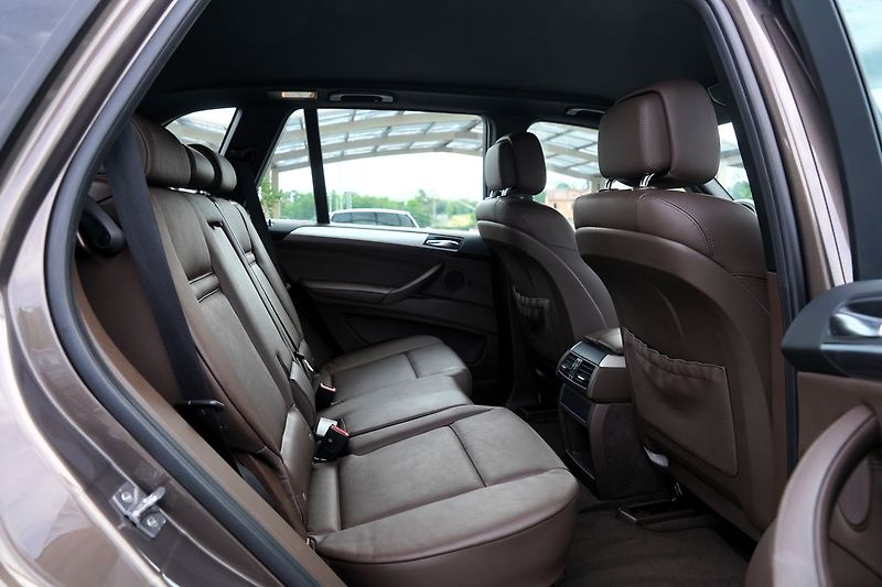 BMW X5 4.0d xDrive/kůže/7míst/55.000k - fotka 31 z 44