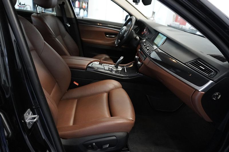 BMW Řada 5  3,0 XDRIVE FACELIFT AUTOMAT - fotka 25 z 29