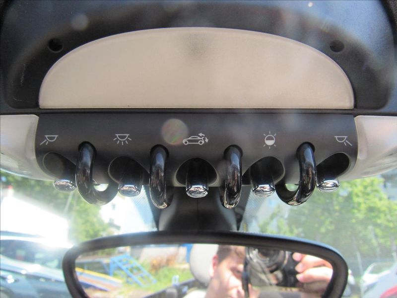 Mini Cooper 1,6 i 90kW Roadster Cabrio - fotka 25 z 43