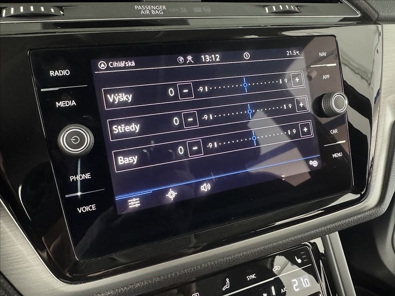 Volkswagen Touran 2,0 TDi  DSG Comfortline LED V - fotka 36 z 43