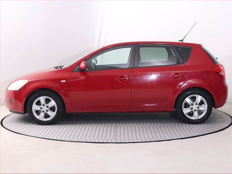 Kia Ceed (2009) 1.6 CVVT, Serv.kniha - fotka 3 z 16