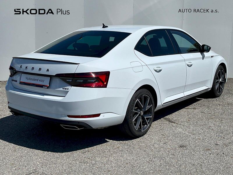 Škoda Superb (2022) 2.0 TSI 206kW SportLine 4x4 DS - fotka 2 z 27