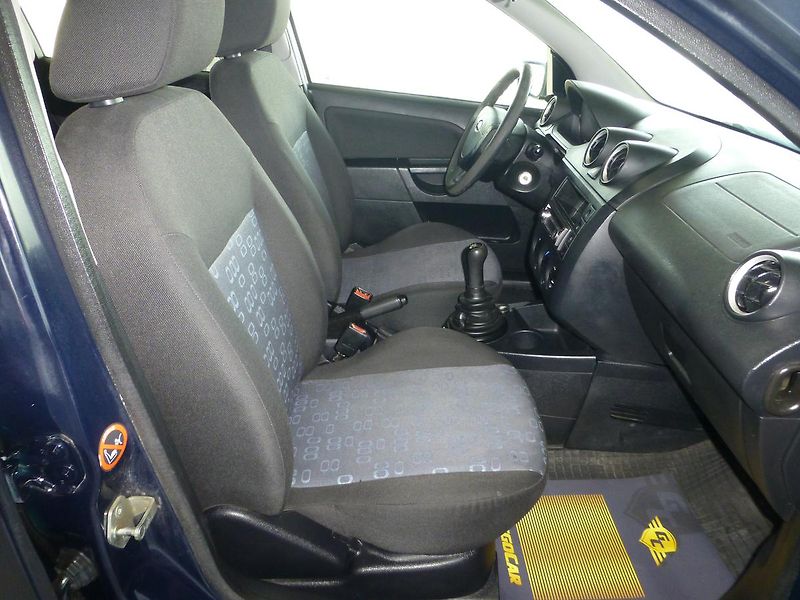 Ford Fiesta (2005) 1,3i-**ALU KOLA***KLIMATIZACE* - fotka 16 z 22