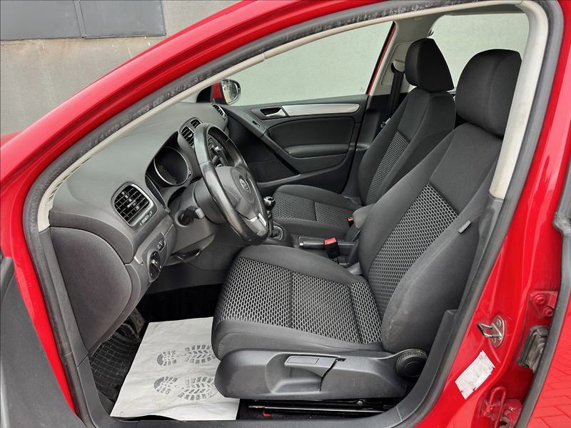 Volkswagen Golf 1,4 i 16V TRENDLINE 1.maj. ČR - fotka 21 z 50
