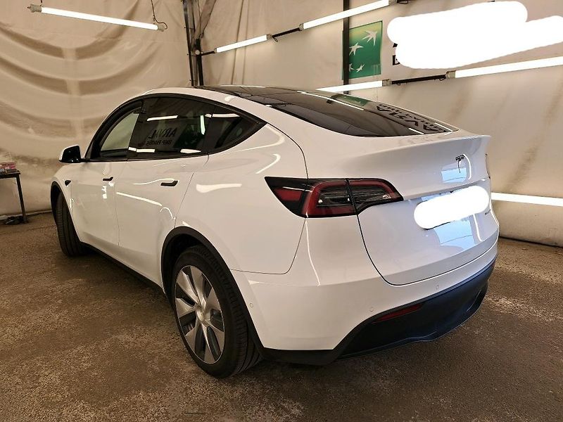 Tesla Model Y AWD Long Range    PŘIPRAVUJEME - fotka 3 z 9