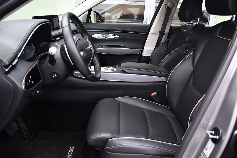 Genesis GV70 2.5T AWD AT8 LUXURY LINE - fotka 13 z 46