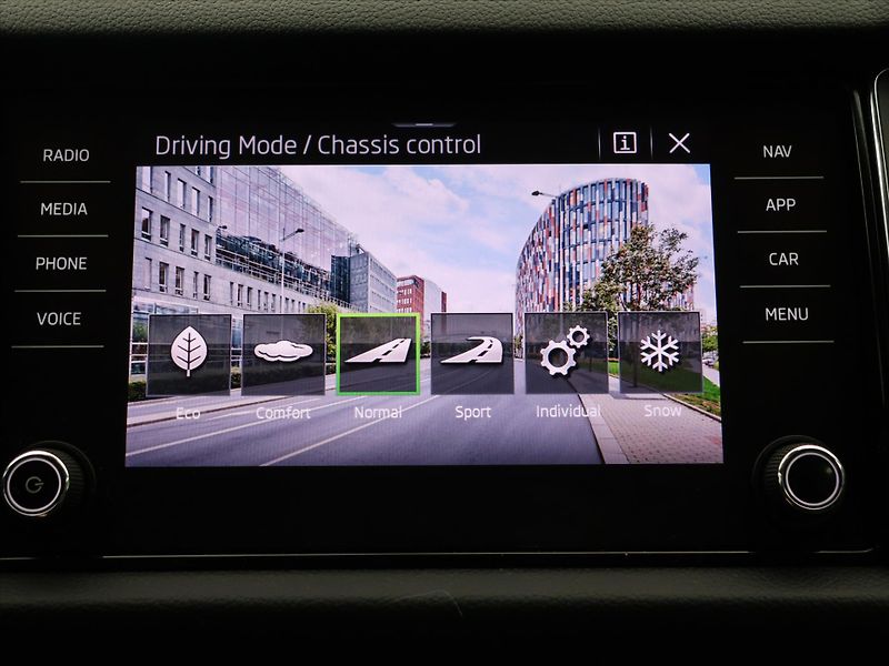 Škoda Kodiaq 2,0 TDI DSG 4x4 L&K DPH CZ 1Ma - fotka 27 z 39