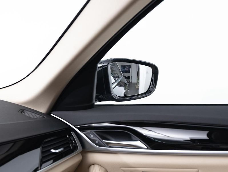 BMW Řada 5 540i xDrive Touring - fotka 16 z 22