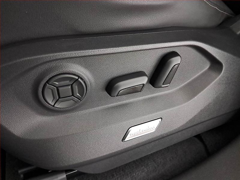 Volkswagen Touareg (2021) 3.0 TDI - fotka 18 z 19