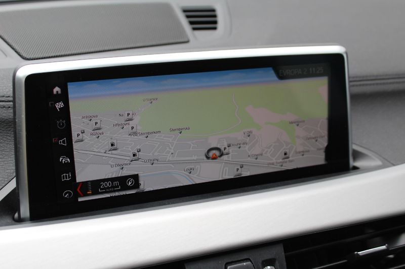 BMW X1 xDrive18d, Mpaket - fotka 18 z 22