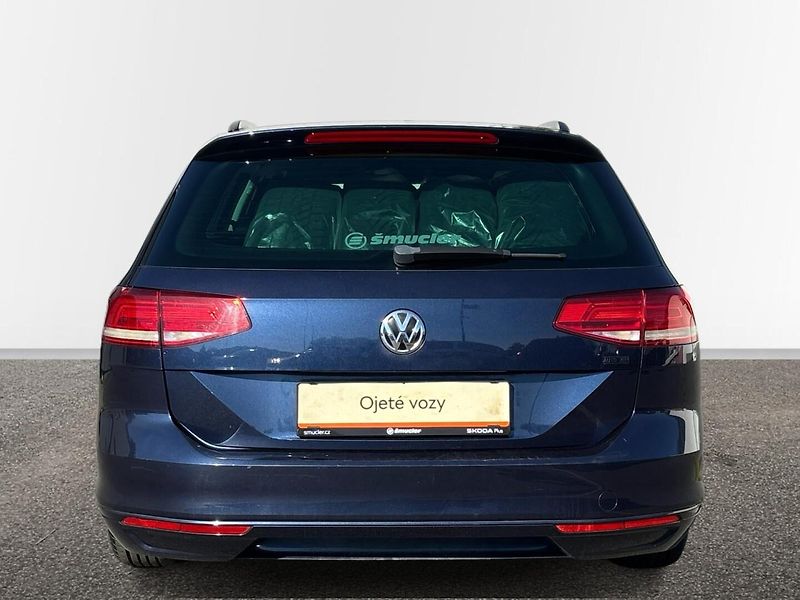 Volkswagen Passat Trendline - fotka 17 z 24