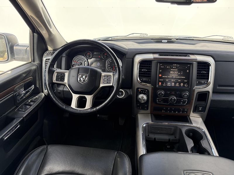 RAM 1500 (2016) Laramie V8 HEMI - fotka 11 z 40