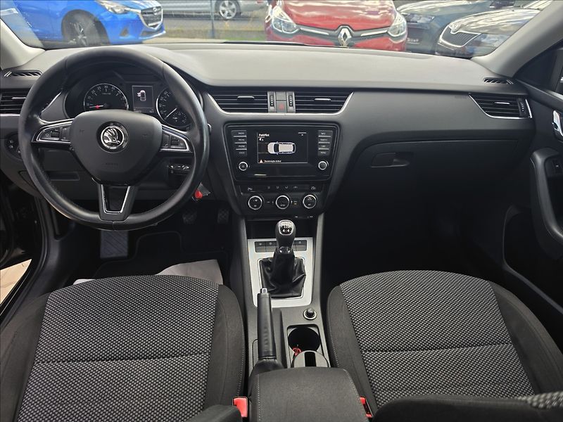 Škoda Octavia 1,6 TDi 4x4 Ambition STK - fotka 24 z 46