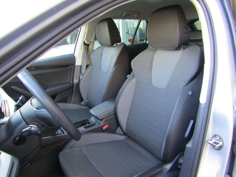 Škoda Octavia IV FL Combi Selection 1.5 TSI - fotka 18 z 30