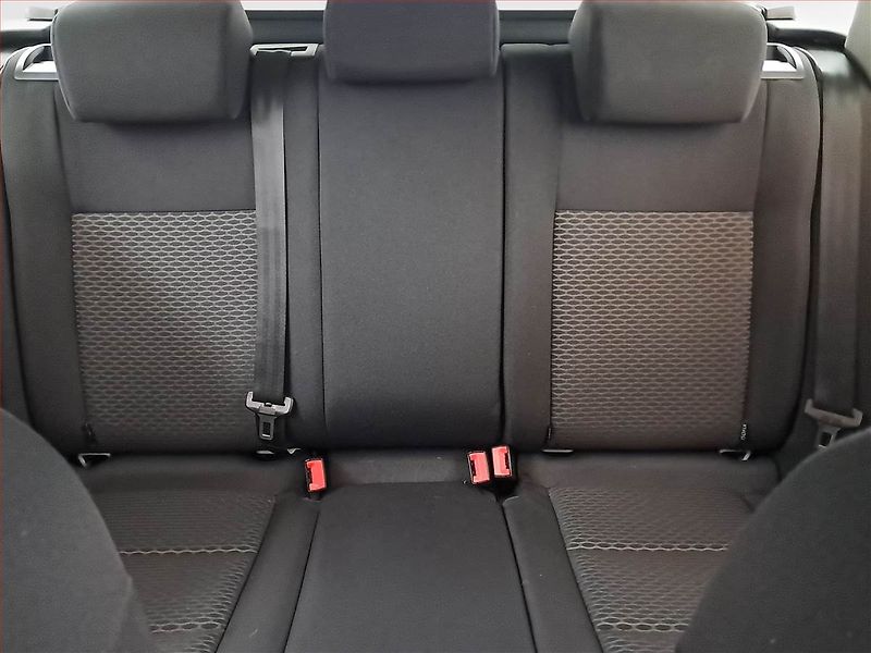 Volkswagen Golf (2010) 1.6 TDI, 4X4, Tempomat - fotka 10 z 16