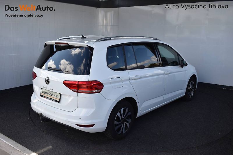 Volkswagen Touran (2022) 1.5TSI 110kW,tažné,záruka,LED - fotka 2 z 25