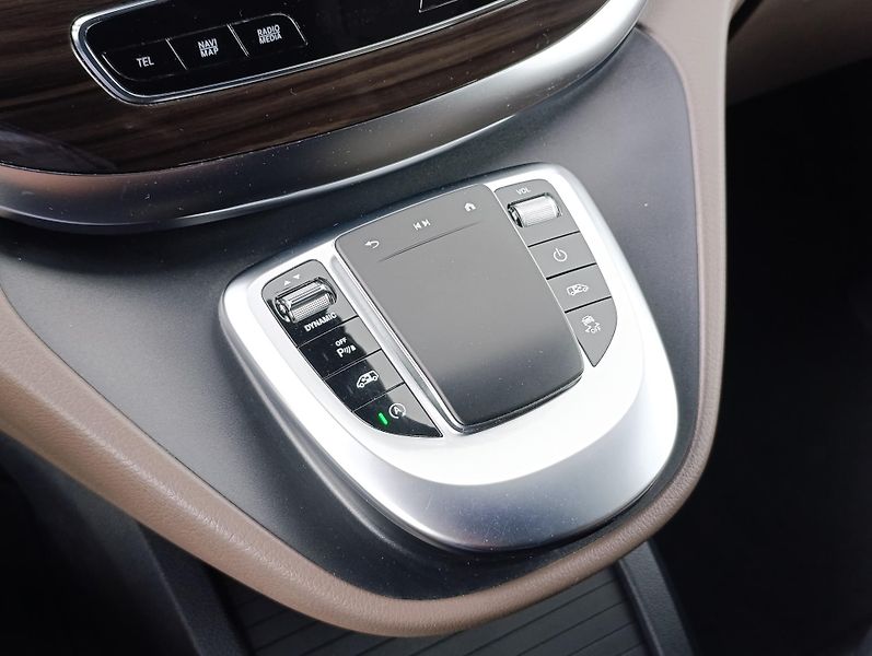 Mercedes-Benz Třídy V 300d AMG 4M AVG ČR DPH - fotka 29 z 37