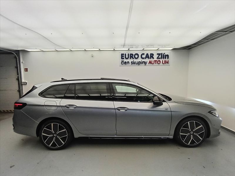 Volkswagen Passat 2,0 Rline People  TDI - fotka 7 z 19