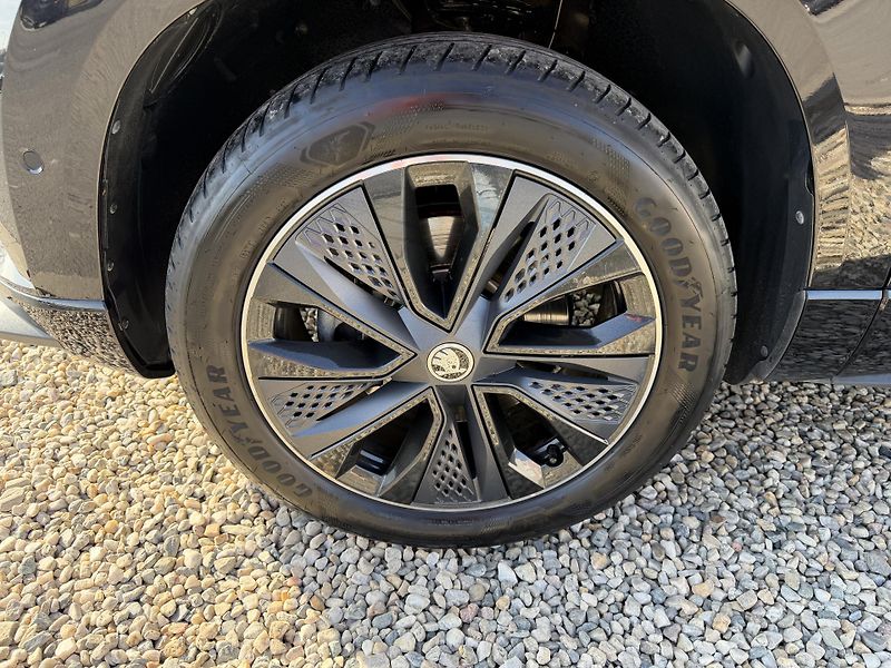 Škoda Karoq 2,0 TSi/140kW 4x4 DSG Sportlin - fotka 77 z 94