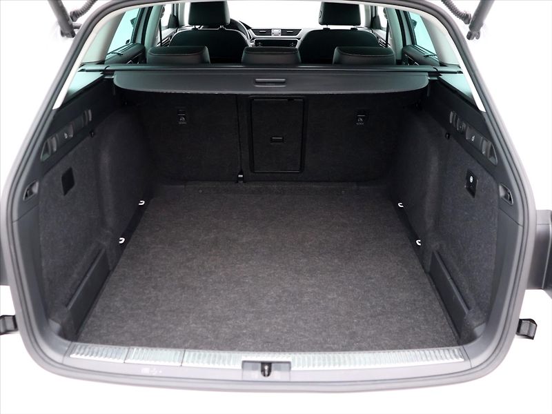 Škoda Superb 2,0 TDI 147kW DSG 4x4 L&K DPH - fotka 10 z 44