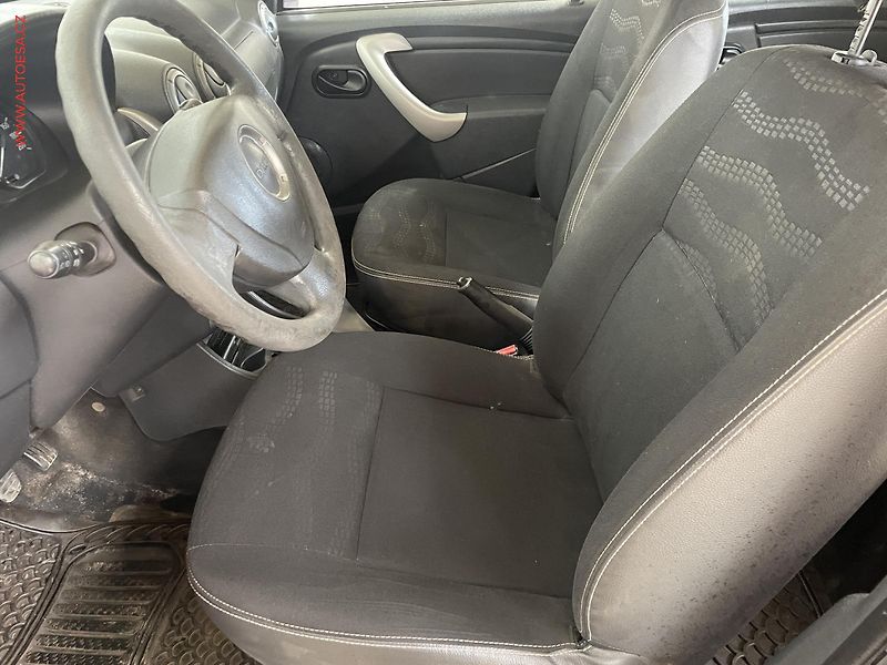 Dacia Sandero (2009) 1.6i, ČR, AC, tažné - fotka 9 z 14