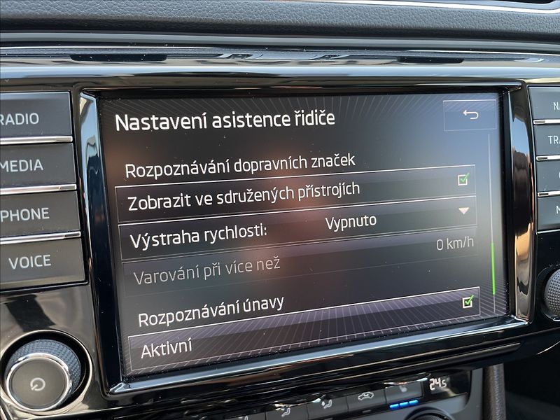 Škoda Superb 2,0 TDI 140KW 4X4 L&K DSG,ČR. - fotka 19 z 36