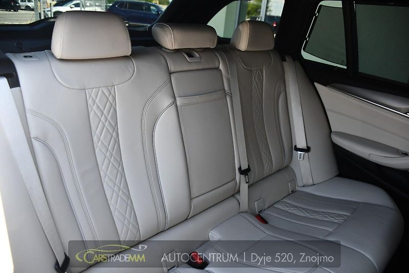 BMW Řada 5 520d - fotka 17 z 58