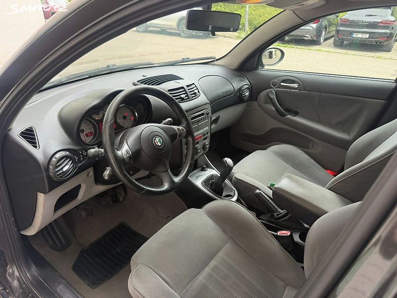 Alfa Romeo 147 (2005) 1.6i, 77kw L+Z pneu - fotka 15 z 19