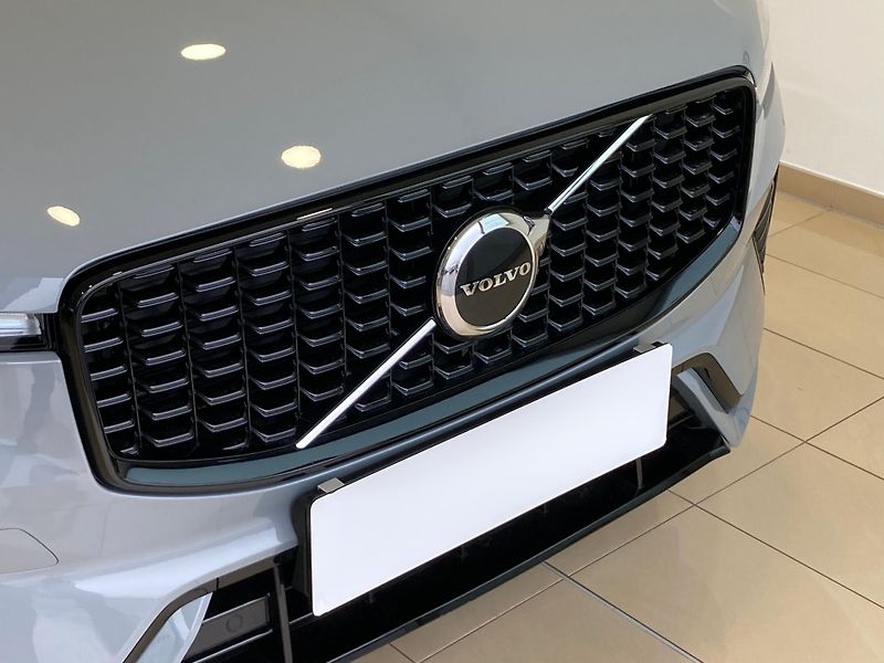Volvo XC60 T6 eAWD Recharge Ultra Dark  - fotka 3 z 36