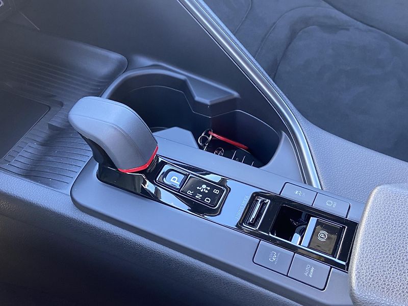 Toyota C-HR 2.0 PHEV e-CVT GR-Sport Premie - fotka 24 z 26