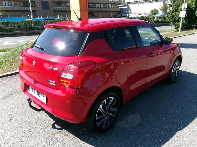 Suzuki Swift (2022) 1.2 ELEGANCE  4 X 4 KOUPENO ČR - fotka 6 z 17