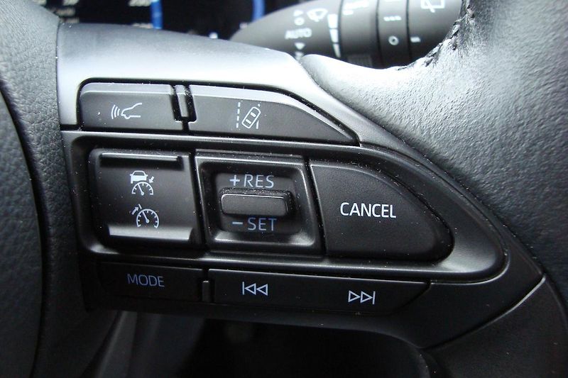 Toyota Yaris Cross (2024) 1.5 Hybrid,ČR,1.Maj.Exetucive - fotka 65 z 83