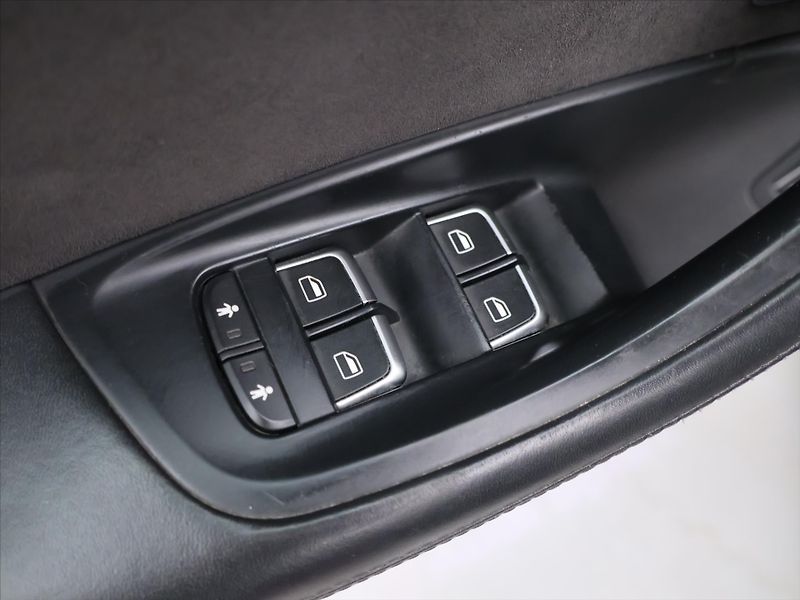 Mercedes-Benz GLC 2,0 250 4MATIC AMG LINE - fotka 15 z 27