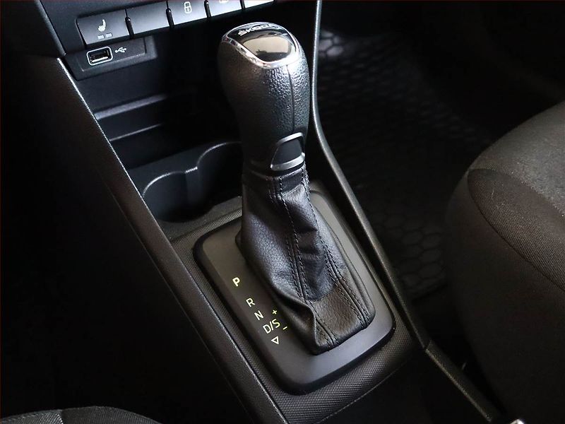 Škoda Rapid (2018) Spaceback 1.0 TSI, Automat - fotka 11 z 14