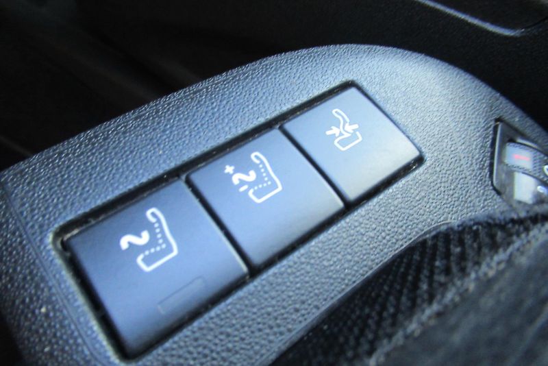 Citroën C4 Picasso 2.0 HDi AT PANORAMA NAVIGACE - fotka 19 z 32