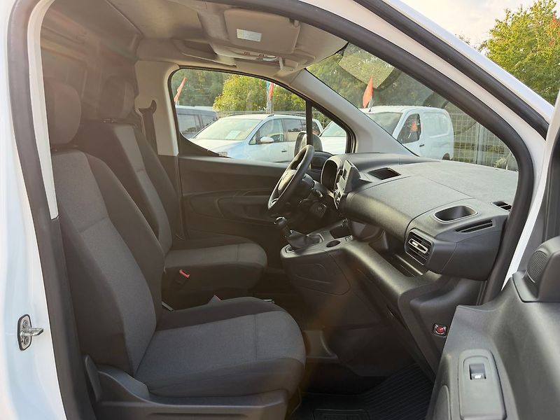 Toyota Ostatní 1.5D-4D 75kW*L2H1*CZ*144tisKM - fotka 18 z 23