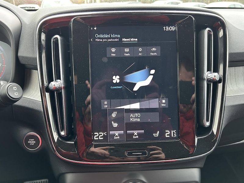 Volvo XC40 1.5 T2 Plus - fotka 28 z 30
