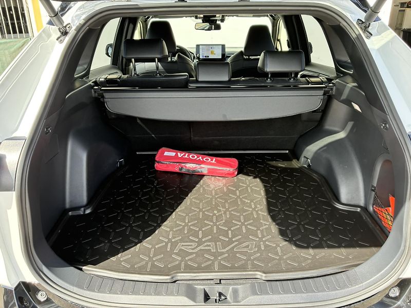 Toyota RAV4 2.5 HSD e-CVT AWD Selection - fotka 12 z 22