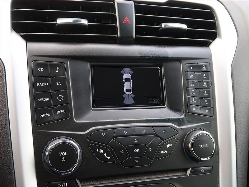 Ford Mondeo (2015) Trend 1.5 EcoBoost, Tempomat - fotka 13 z 20