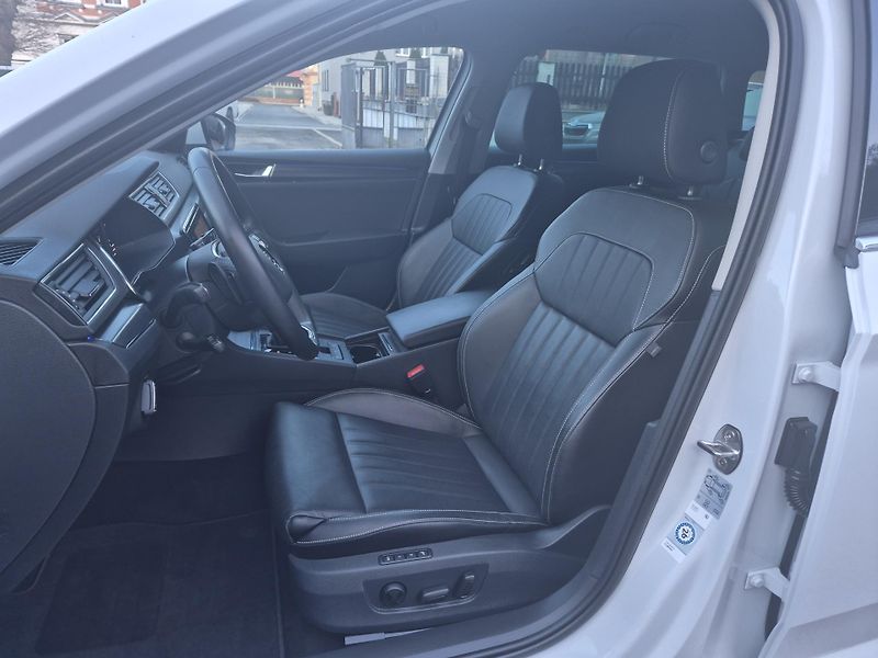 Škoda Superb Combi 2,0TDi DSG 110kw 17ALU - fotka 37 z 44