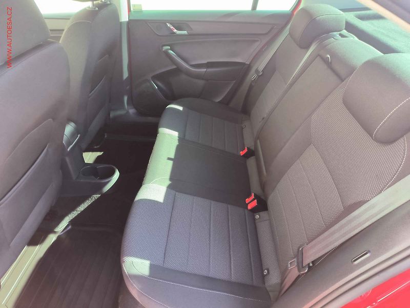 Škoda Rapid (2015) 1.2 TSI, ČR, Elegance, autoAC - fotka 10 z 16