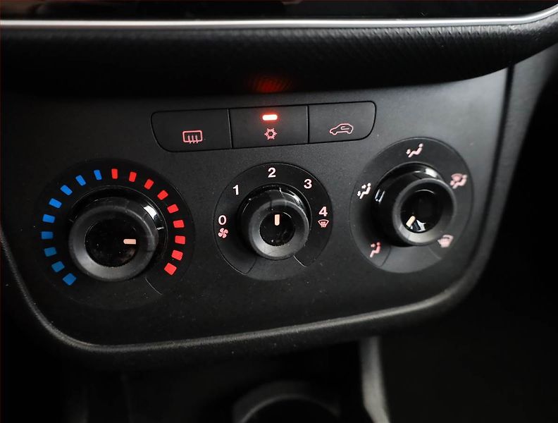Fiat Punto (2013) 1.2, nová STK, udržované - fotka 9 z 14