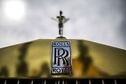 Desítky milovníků aut značek Rolls-Royce a Bentley se sešli 23. května v pražské Dubči na druhém setkání příznivců těchto luxusních aut v Česku. K vidění byly i další značky sportovních aut.