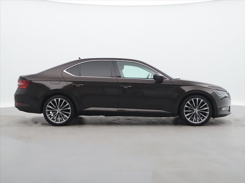 Škoda Superb 2.0 TDI 140kW 4x4 Style CZ - fotka 8 z 40