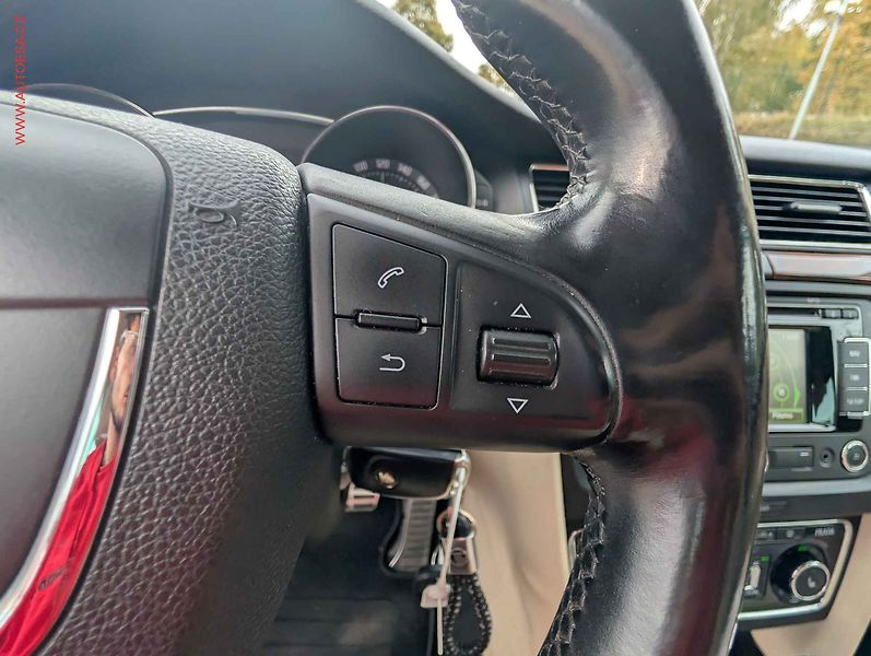 Škoda Superb (2009) 2.0 TDi, Elegance, DSG - fotka 17 z 21