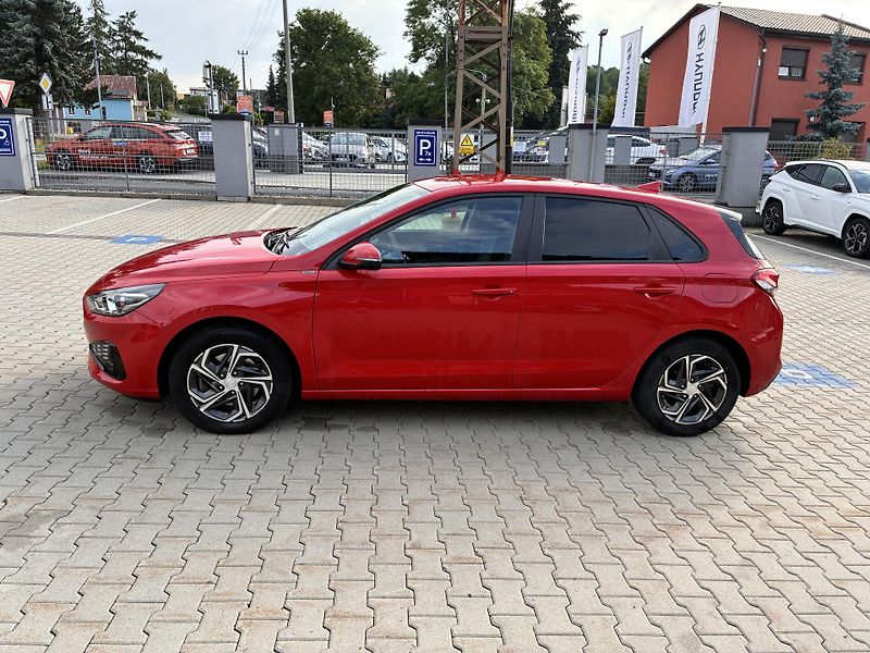 Hyundai i30 1.5DPi 81kW COMFORT 16.000km!! - fotka 4 z 14
